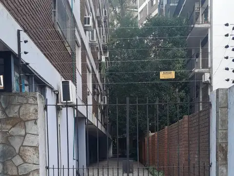 COCHERA CUBIERTA EXCELENTE ZONA