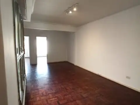 HERMOSO DEPARTAMENTO DE 4 AMBIENTES EN CABALLITO CON BALCON