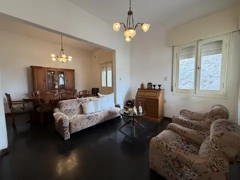 VENTA – Casa con 3 dormitorios y patio en Cañada de Gómez.