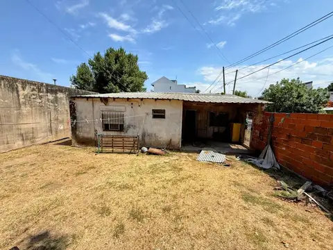 VENTA CASA 4 AMBIENTES; MORON, BUENOS AIRES