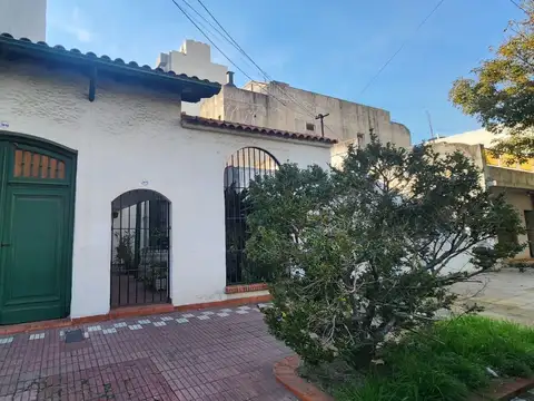 Arturo Illia (Ex Emilio Mitre) al 1000