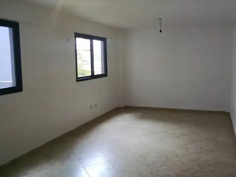 Departamento en Alquiler en Castelar, $ 380.000