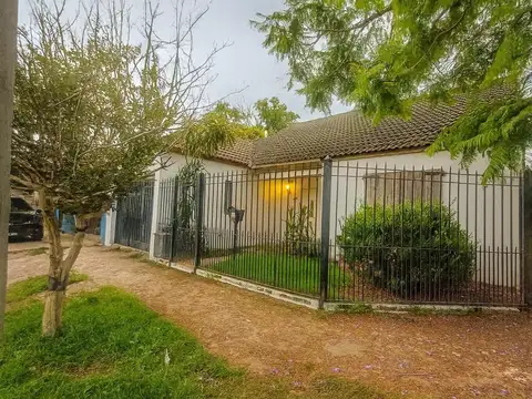 CASA EN VENTA  4 AMBIENTES MORENO (PASO DEL REY)