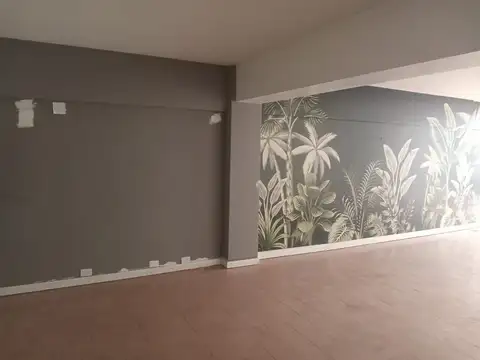 Hermosa y amplia oficina de 65 m2 con 2 baños, kitchenette en excelente ubicación 