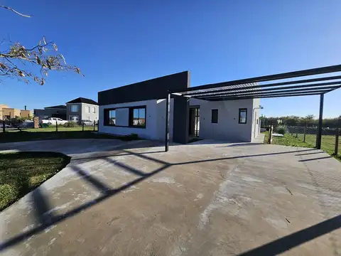 CASA EN VENTA y ALQUILER, 5 AMBIENTES, SAN SEBASTIAN AREA 9, APTO CREDITO