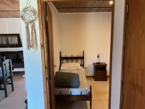 Casa 6 ambientes con 2 baños