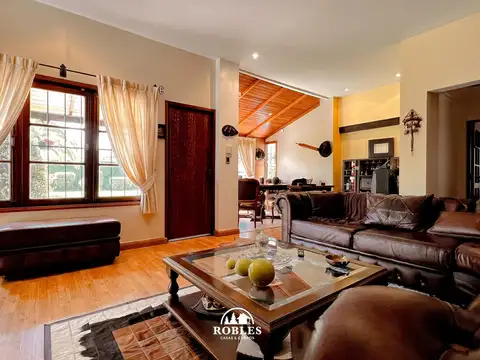 Chalet en Las Farolas, Parque Luro.