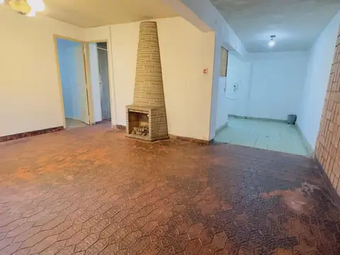 Casa en Alquiler con 2 cocheras