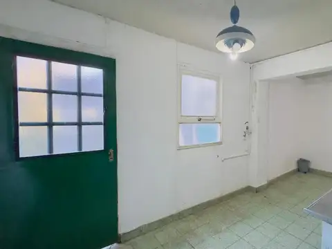 Casa con jardín y cochera en alquiler