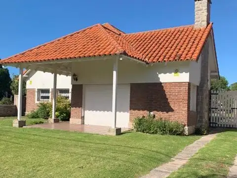 Casa 6 ambientes con 4 baños