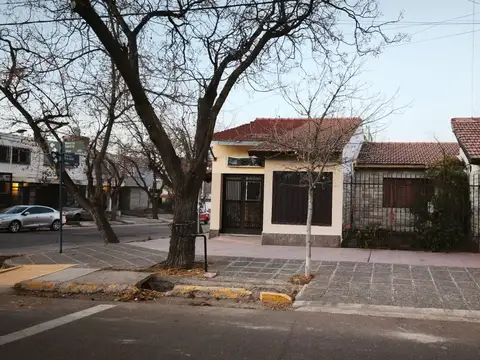 Marcos Sastre (esquina Blanco Encalada) 1100