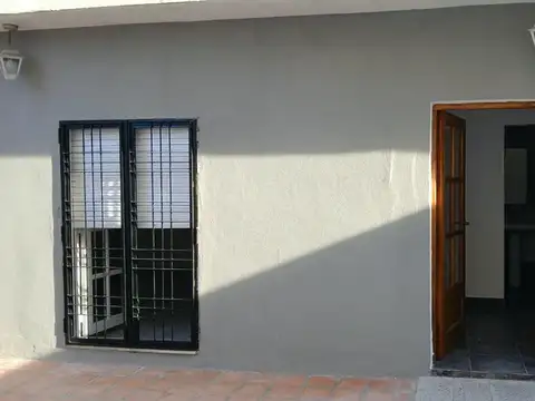 Casa 2 ambientes con 1 baño