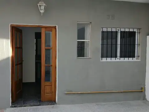 Casa en Alquiler en Villa Sarmiento, $ 600.000