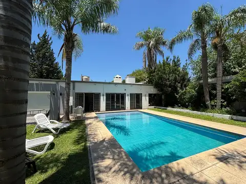 Casa en Venta con 2 cocheras
