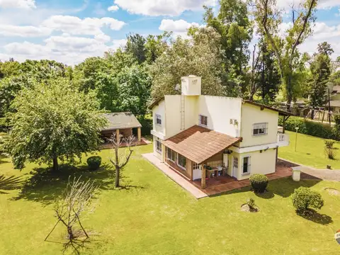CASA EN VENTA SOBRE GRAN LOTE - LA LONJA - PILAR