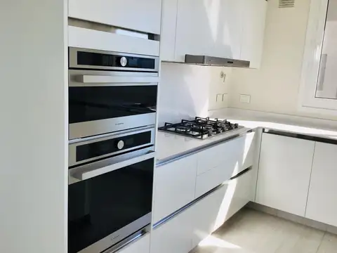 Casa 6 ambientes con 4 baños