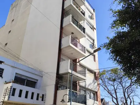 VENTA DOS AMB. OLIVOS CON COCHERA, LUMINOSO