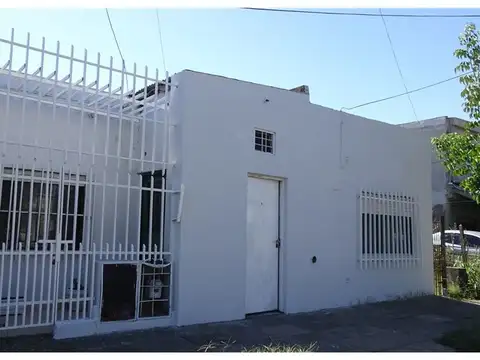 CASA LOTE PROPIO 10 x 20 mts CASTELAR OPORTUNIDAD