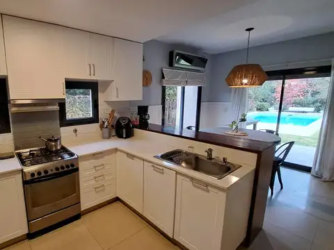 Casa en Venta con 5 cocheras