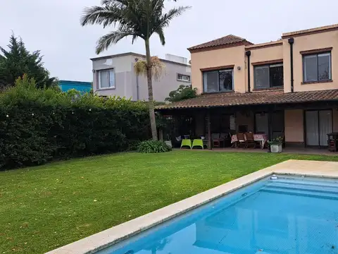 Venta casa en El Atardecer, Tigre, 5 ambientes, jardín y pileta