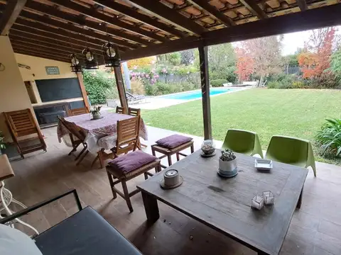Venta casa en El Atardecer, Tigre, 5 ambientes, jardín y pileta