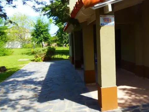 Casa en Venta con 3 cocheras