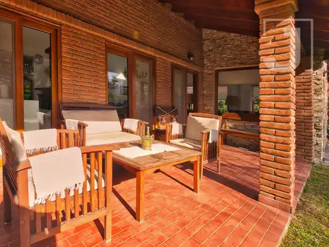 Casa en Venta con 4 cocheras