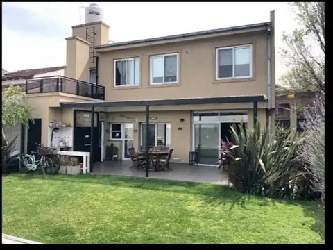 Casa 4 ambientes con 3 baños