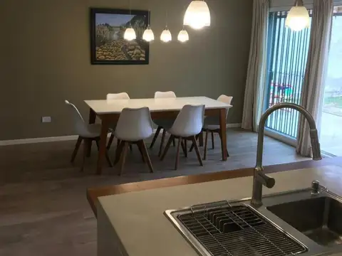 Casa en Venta con 4 cocheras