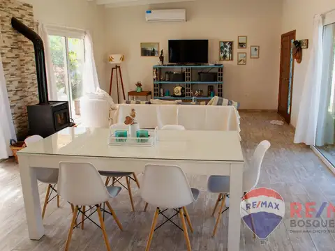 Casa 4 ambientes con 2 baños