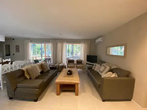 CASA 4 AMBIENTES CON PISCINA COSTA ESMERALDA