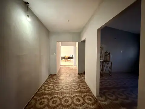 Casa 3 dormitorios, estudio, patio y pileta en venta Fisherton