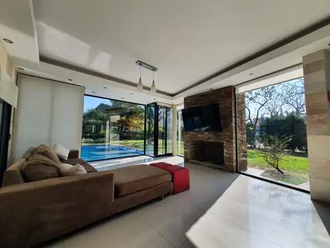 Casa 7 ambientes con 3 baños