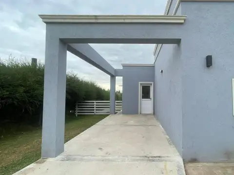 Casa en Venta con 3 cocheras