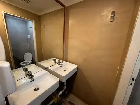 Local en Alquiler en Tribunales, $ 1.100.000