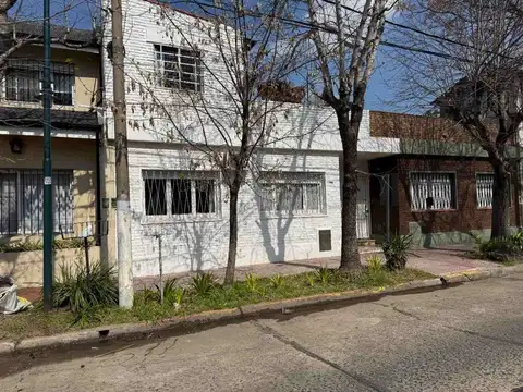 Casa en Propiedad Horizontal al frente