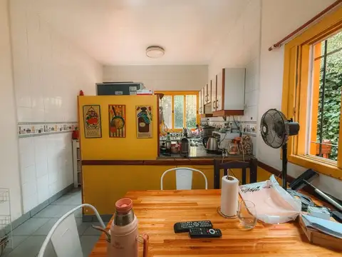 Casa 4 ambientes con 2 baños
