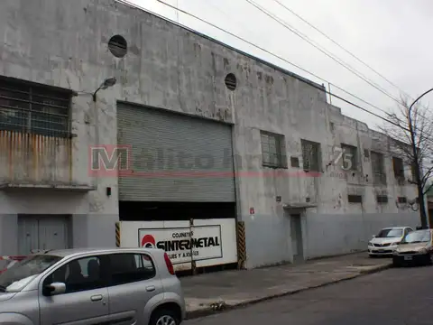 Venta Galpón con Entrada de Camiones y Oficinas en Villa Lug