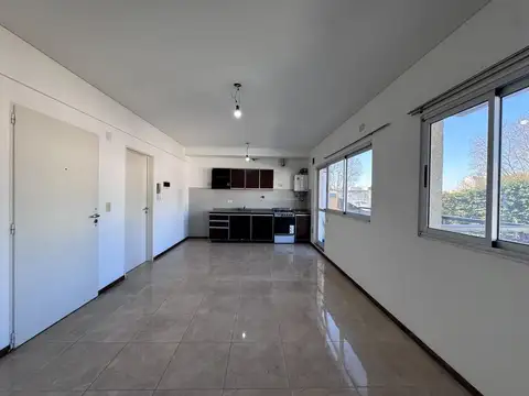 MONOAMBIENTE AMPLIO CON BALCÓN.