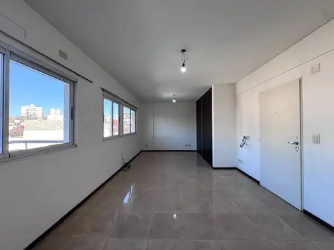 MONOAMBIENTE AMPLIO CON BALCÓN.