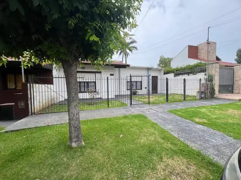 Casa 3Amb. con depto al fondo