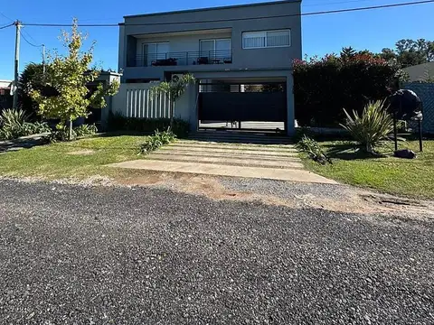 Casa en Venta 4 ambientes en City Bell