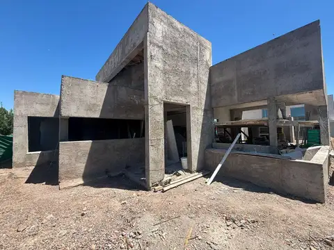 Casa a Estrenar en Barrio La Luisa