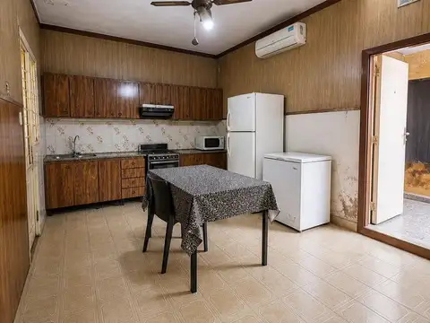 Casa 6 ambientes con 2 baños