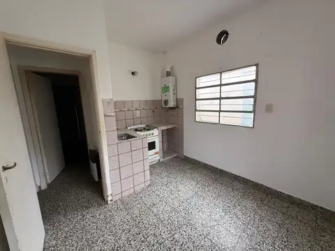Casa 2 ambientes con 1 baño