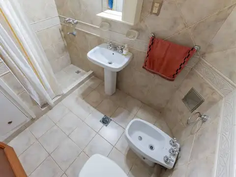 3 dormitorios, cochera patio y en quincho | VENTA