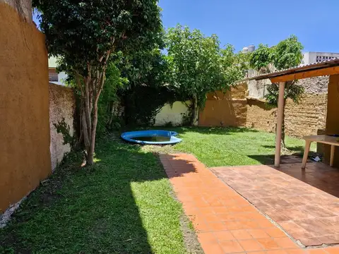 casa lote propio a reciclar o demoler en martinez con renta