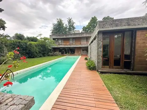 Casa de categoria en Venta en Villa Elisa (La Plata)