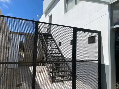 Oficina en Alquiler en Guillermo E Hudson, $ 350.000