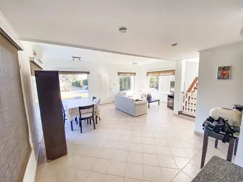 CASA VENTA 5 AMBIENTES PARRILLA GALERIA AMUEBLADA